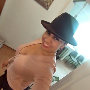 Meet your Posher, Rosalia